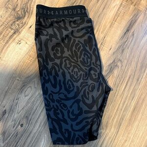 Under Armour Black Patterned Bike Shorts size medium